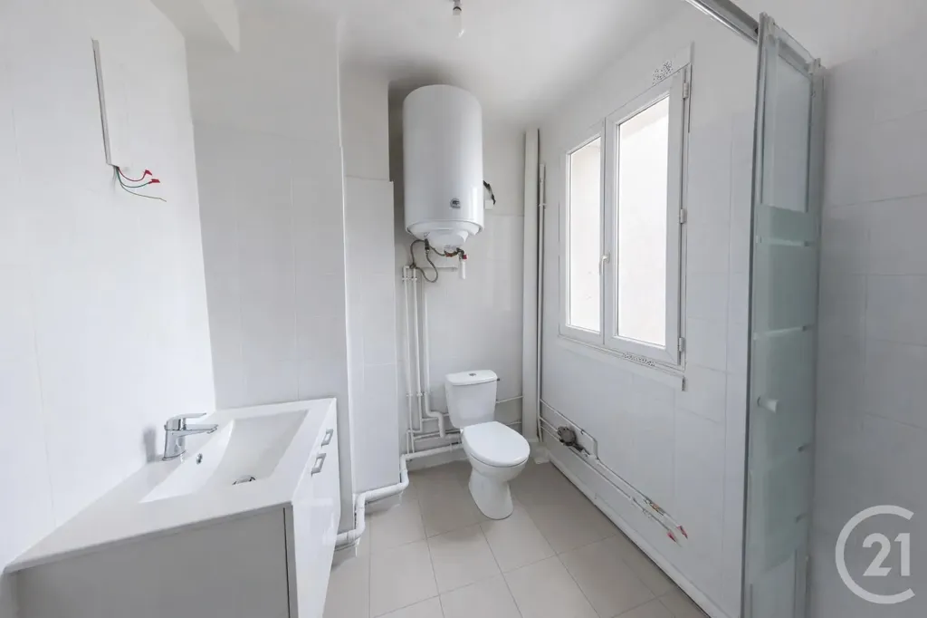 Salles de bain - Duplex en Dernier Étage au Pied du Métro à La Courneuve