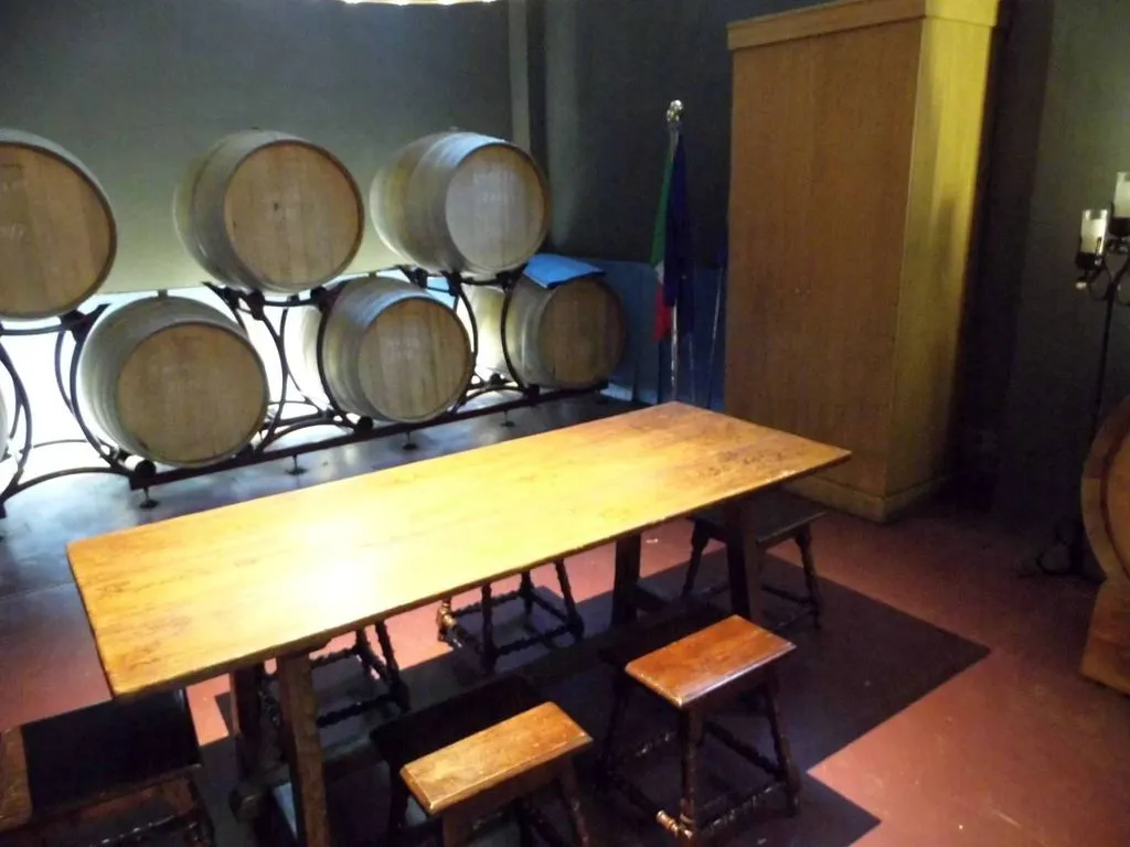 Rooms - Vineyard Estate with Olive Grove in Suvereto