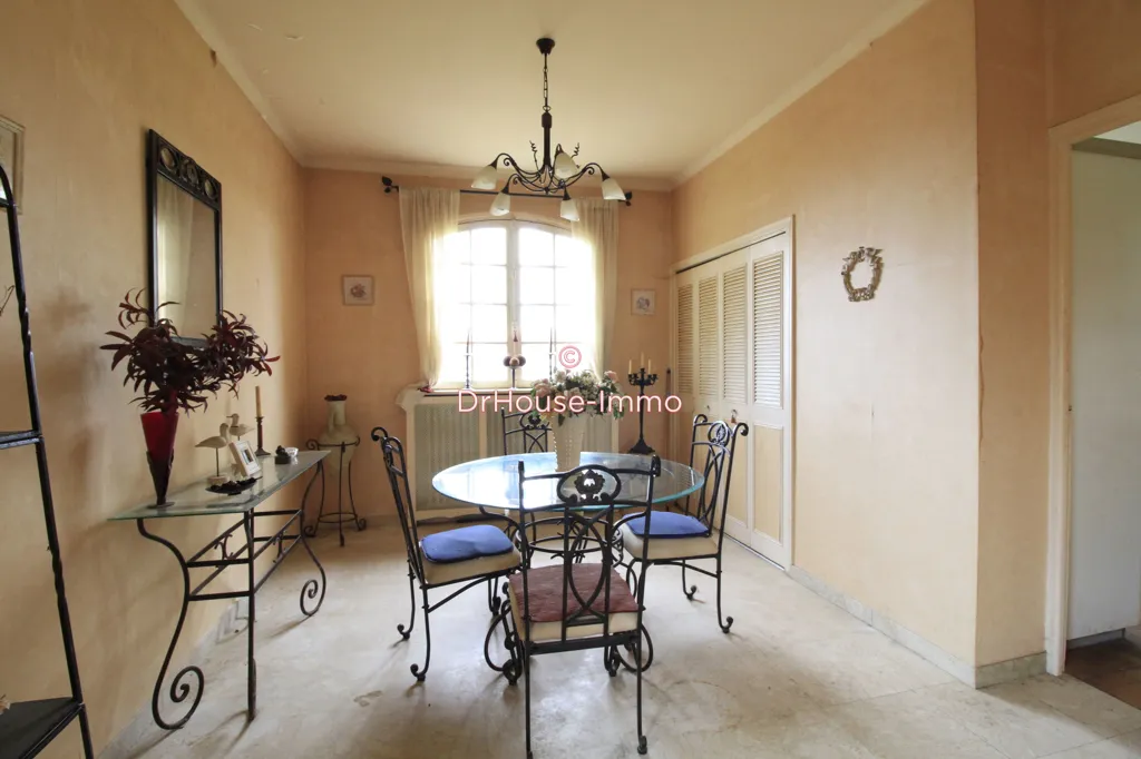 Sala da pranzo - 10-Piece Manor with Marble Features in Beaumont-le-Roger