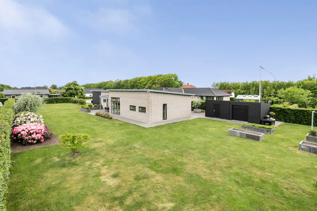 Jardin - Modern Villa with Large Garden in Aabybro
