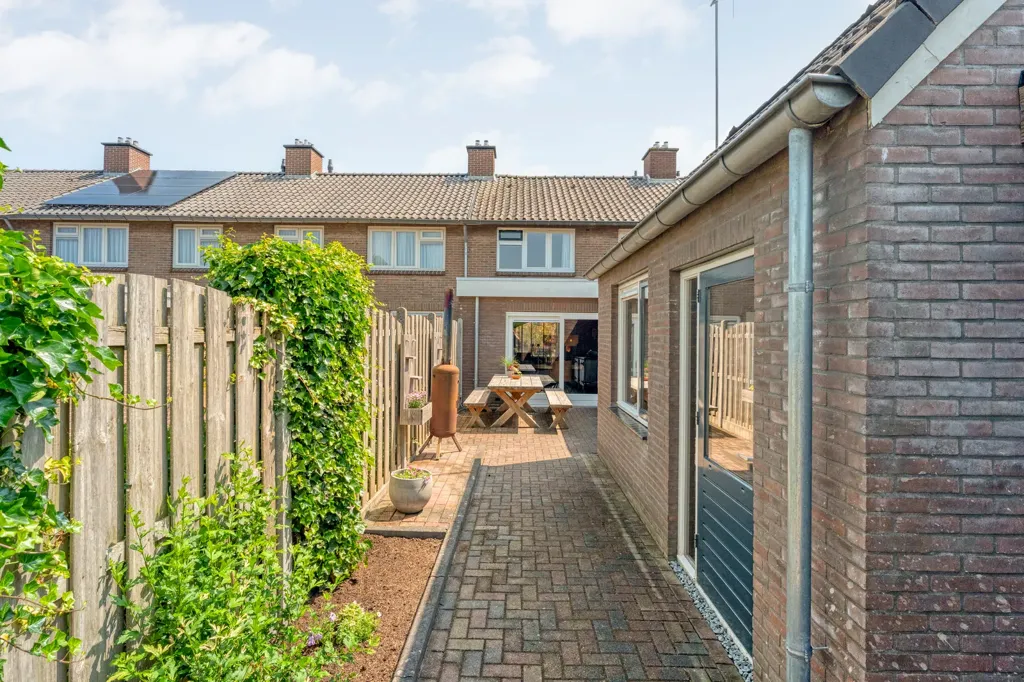 Jardin - Modernised Semi-detached House in Lutten