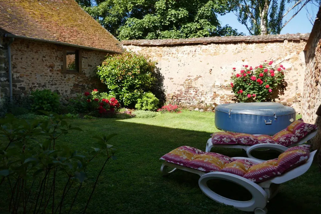 Giardino - Charming Red Stone House in Chaillac
