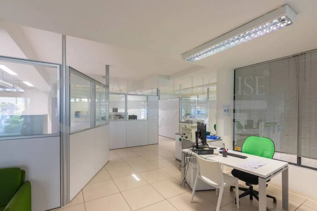 Kabinet - Office with Lake View in Como