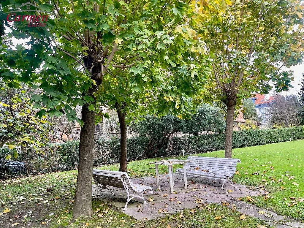 Aed - Spacious Apartment with Terrace in Neguri
