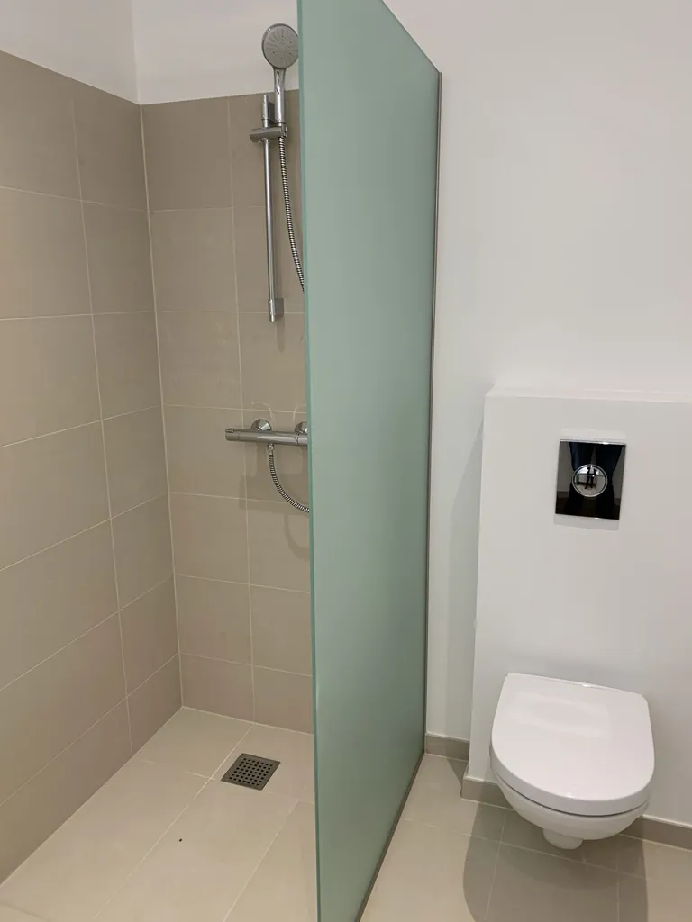 Vannitoad - Modernised 2-Bed Flat with Elevator in Skalborg