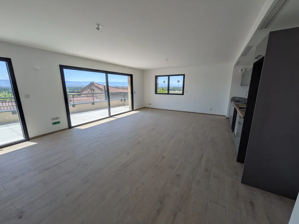 Elutuba - New 4-Bed Flat with Terrace in Bouthéon