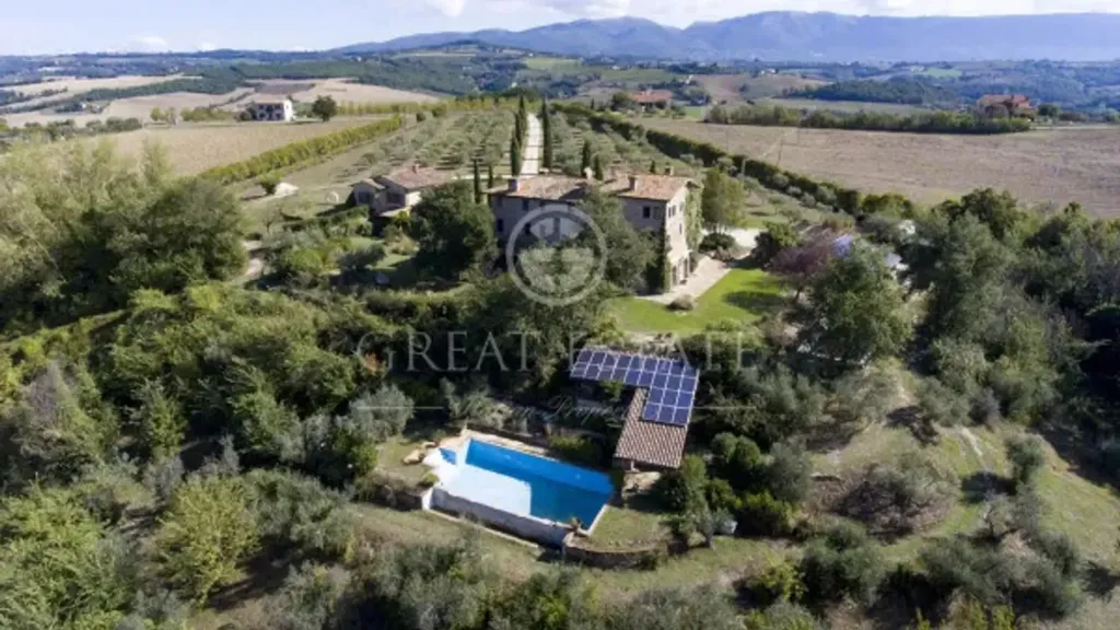 Õhuvaade - Rustic Casale with Pool in Todi
