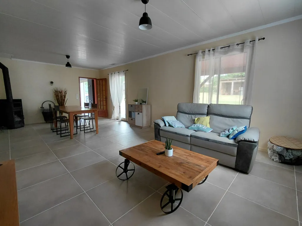 Séjour - Bungalow avec jardin paysagé à Les Lèches