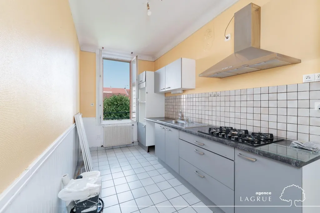 Köök - Bright 4-Piece Apartment in Vichy