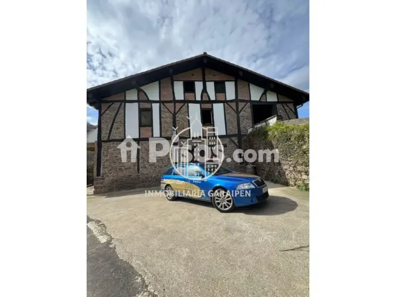 Välivaade - Traditional Basque Casona with Urbanisable Land in Eldua