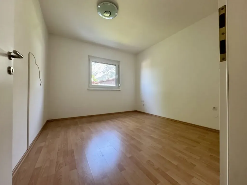 Pièces - 3-Bedroom Apartment with Balcony in Absam
