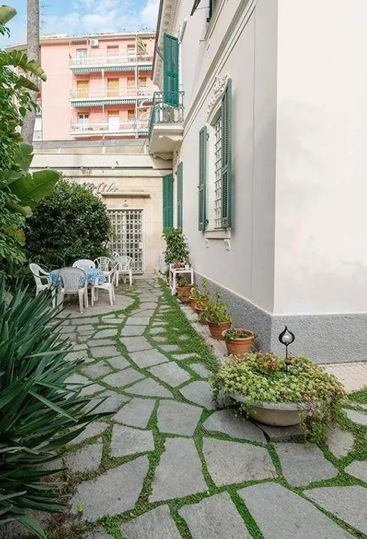 Jardin - 19th-Century Villa with Sea View in Imperia