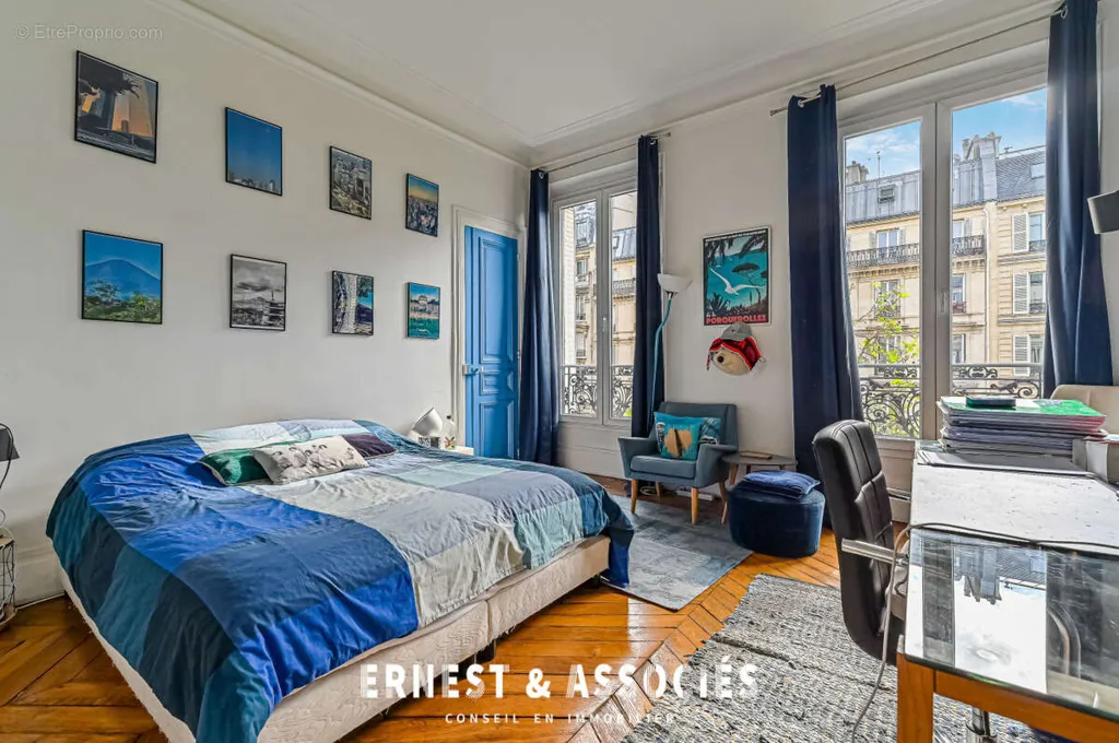 7-toaline korter asukohas Paris-10e