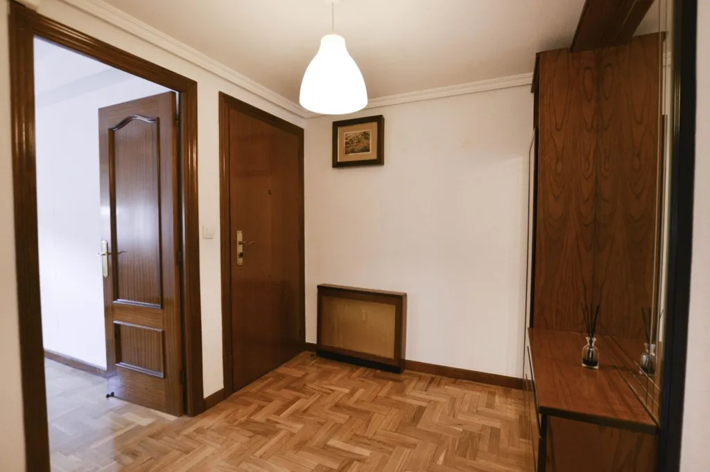 Esik - Three-Bedroom Flat with Balcony in Ventanielles