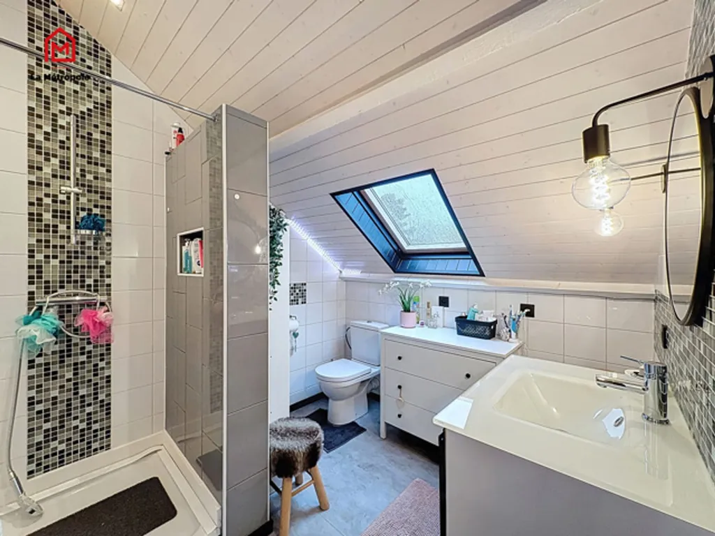 Salles de bain - Villa de Plain-Pied avec Piscine à Biesme