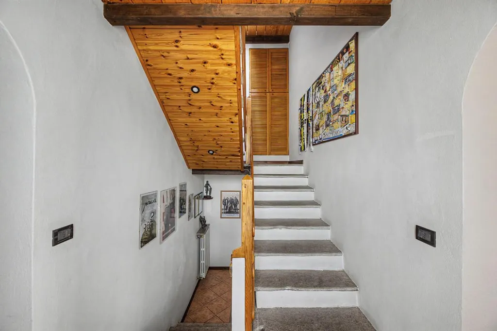 Toad - Multi-Level Apartment with Mansard in Luino