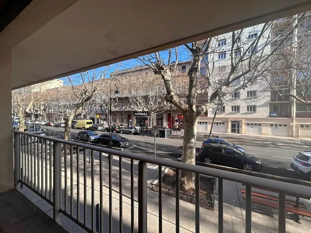 Rõdu - Spacious Apartment with East View in Sète