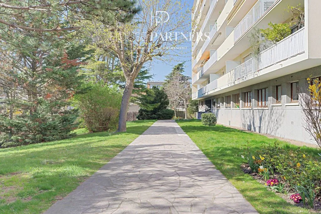 Jardin - Appartement de Luxe avec Balcon à Rueil-Malmaison