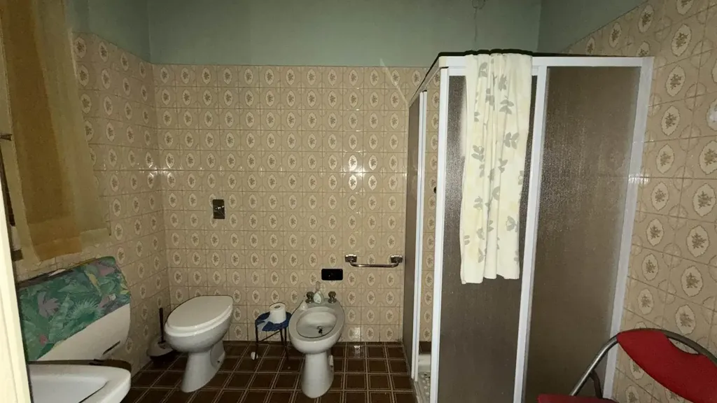 Salles de bain - Independent House with Dual Access in Gambolo'