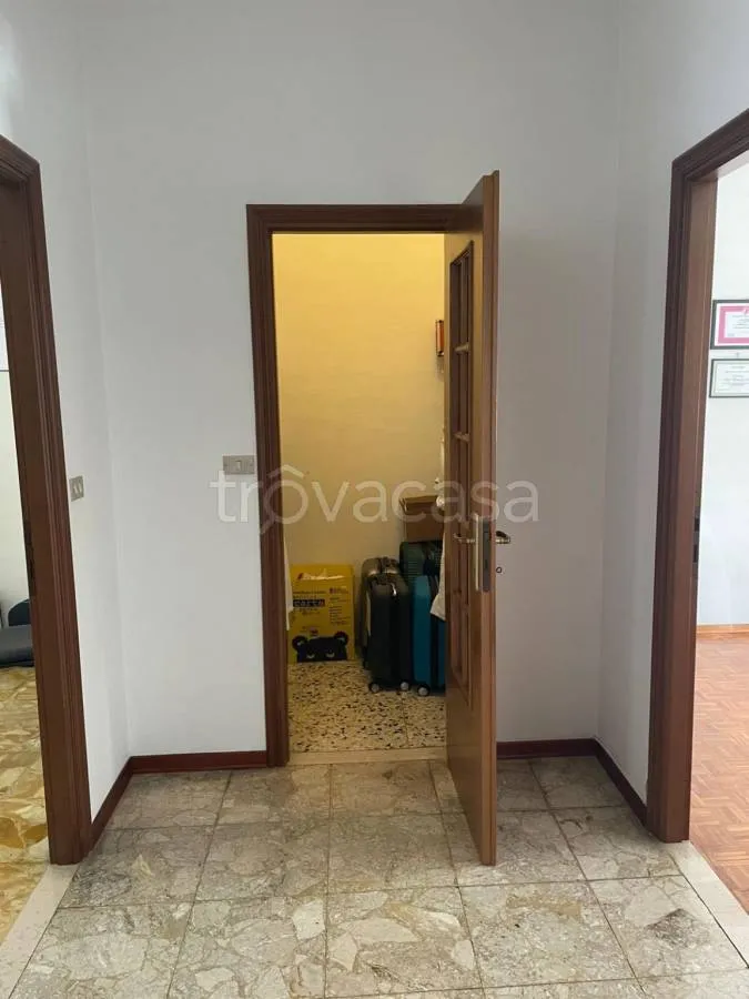 Esik - Converted Studio Apartment with Storage in Samone