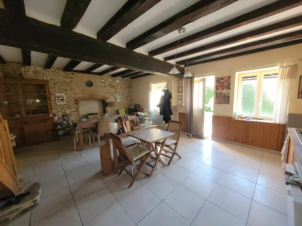 Salle à manger - Corps de Ferme avec Piscine à la Campagne