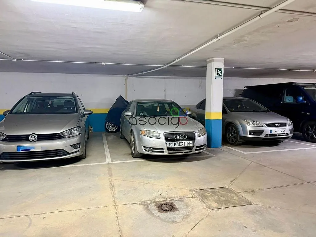 Garage - Apartment with Garage in Las Cañas