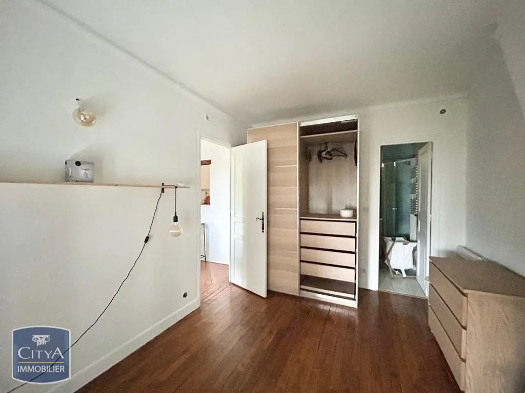 Chambres - Appartement meublé avec vue jardin à Paris 19e