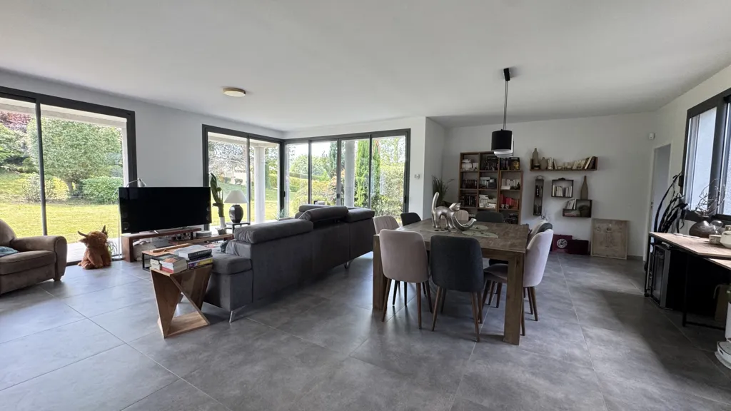 Dining Room - Contemporary Villa with Pool in La Talaudière