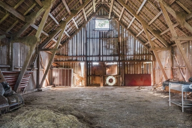 Toad - Charming Farm with Beach Access in Öskebohyttan