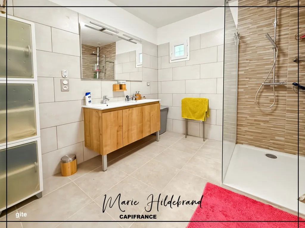 Bathrooms - Spacious Property with Valley View near Valence d'Agen