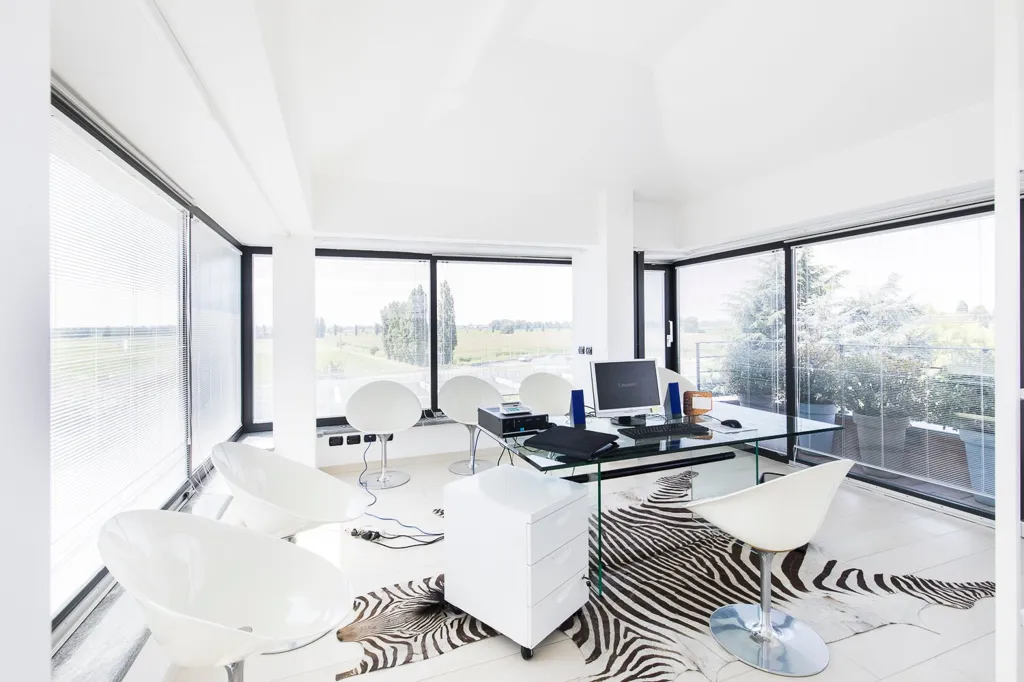 Office - Luxury Villa with Indoor Pool in Pantigliate
