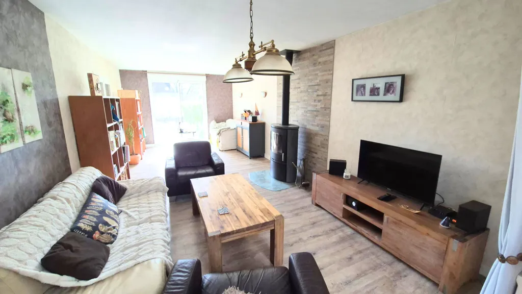 Séjour - Maison avec terrasse en bois à Saint-Yvi