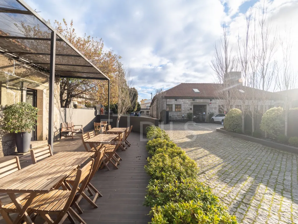 Terrasse - Office with Terrace in Fabric Complex, Maia
