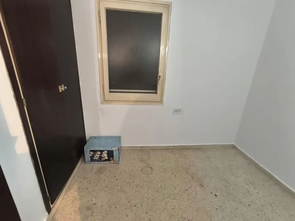 Rooms - Semi-Renovated Flat with Balcony in Via Sant Ignasi
