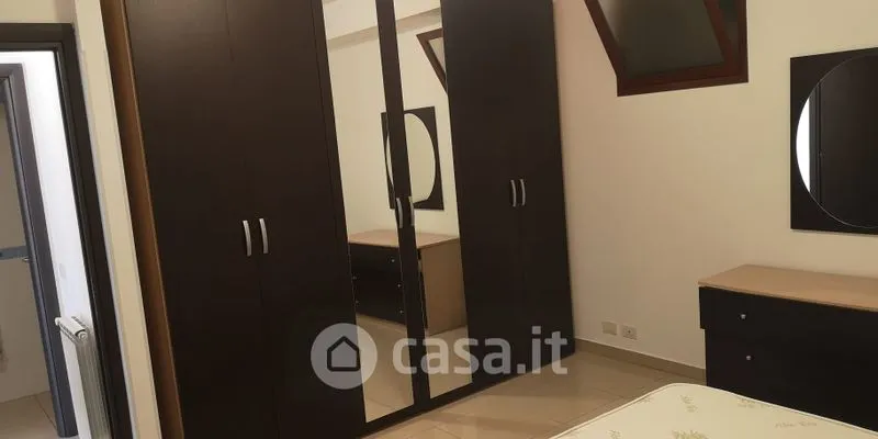 Camere da letto - Appartamento al piano seminterrato con veranda a Ragusa