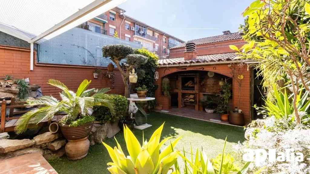 Jardin - Luxury Villa with Garden in Terrassa