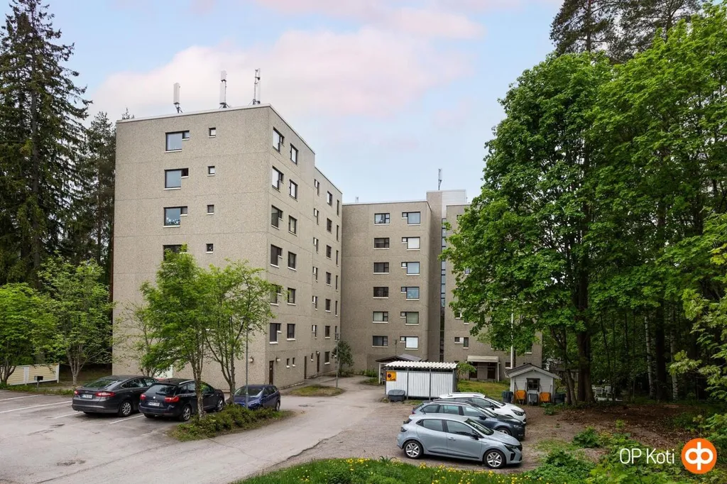 Extérieur - Apartment with Balcony in Quiet District