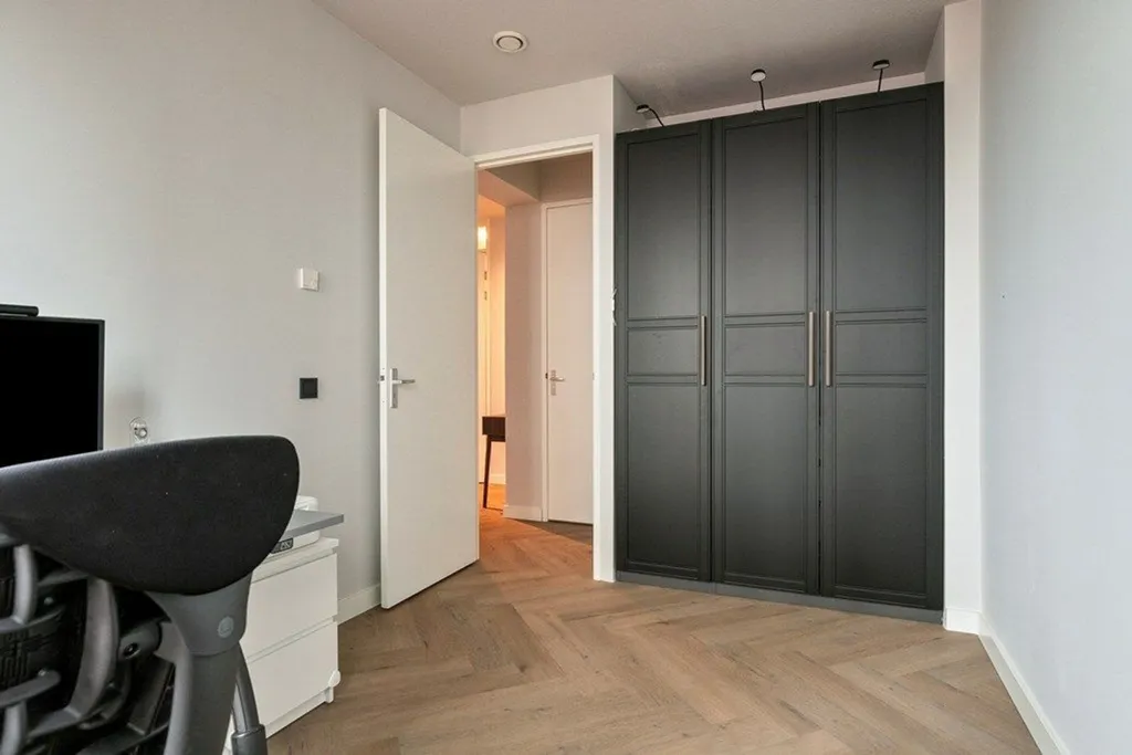 Bureau - Furnished Flat with City Views in The Hague