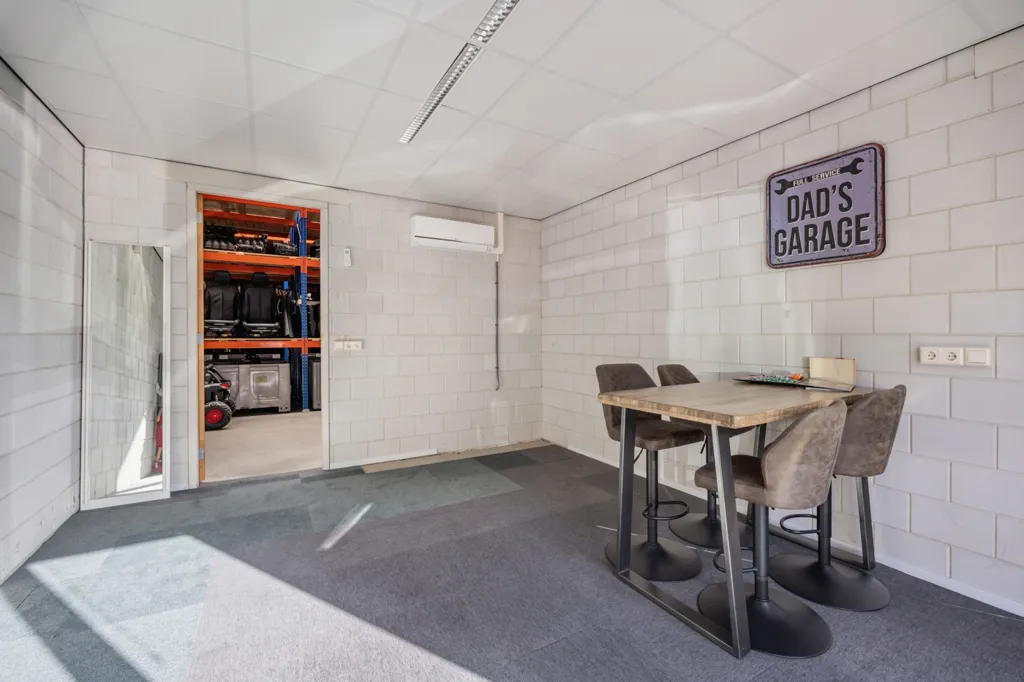 Kabinet - Detached House with Business Hall in Breda