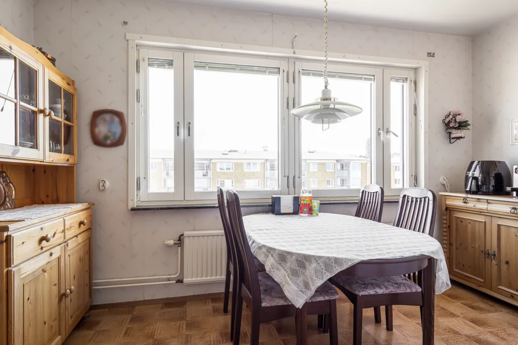 Söögituba - Well-Planned Apartment with Balcony in Tynnered