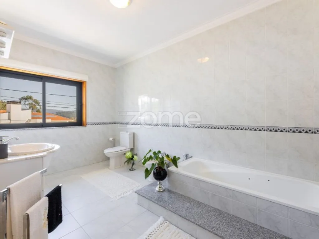 Vannitoad - Luxury House with Garden in Vimieiro, Braga