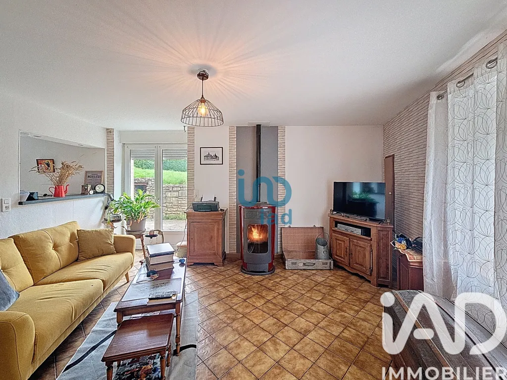 Living Room - Charming House with Garden in Cernion