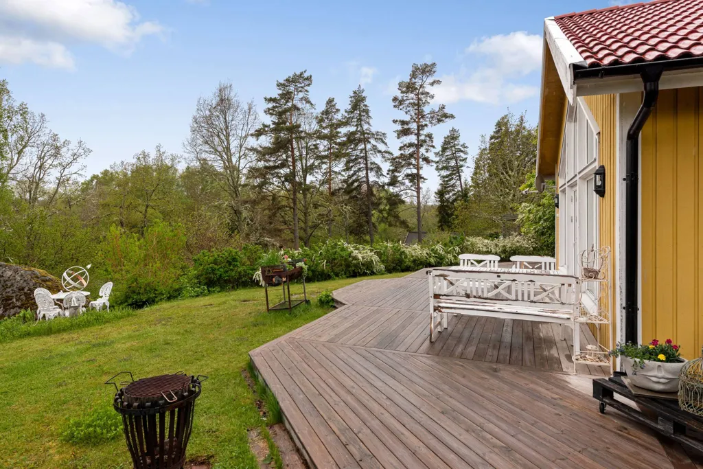 Terrass - Architectural Villa with Garden in Edsbro