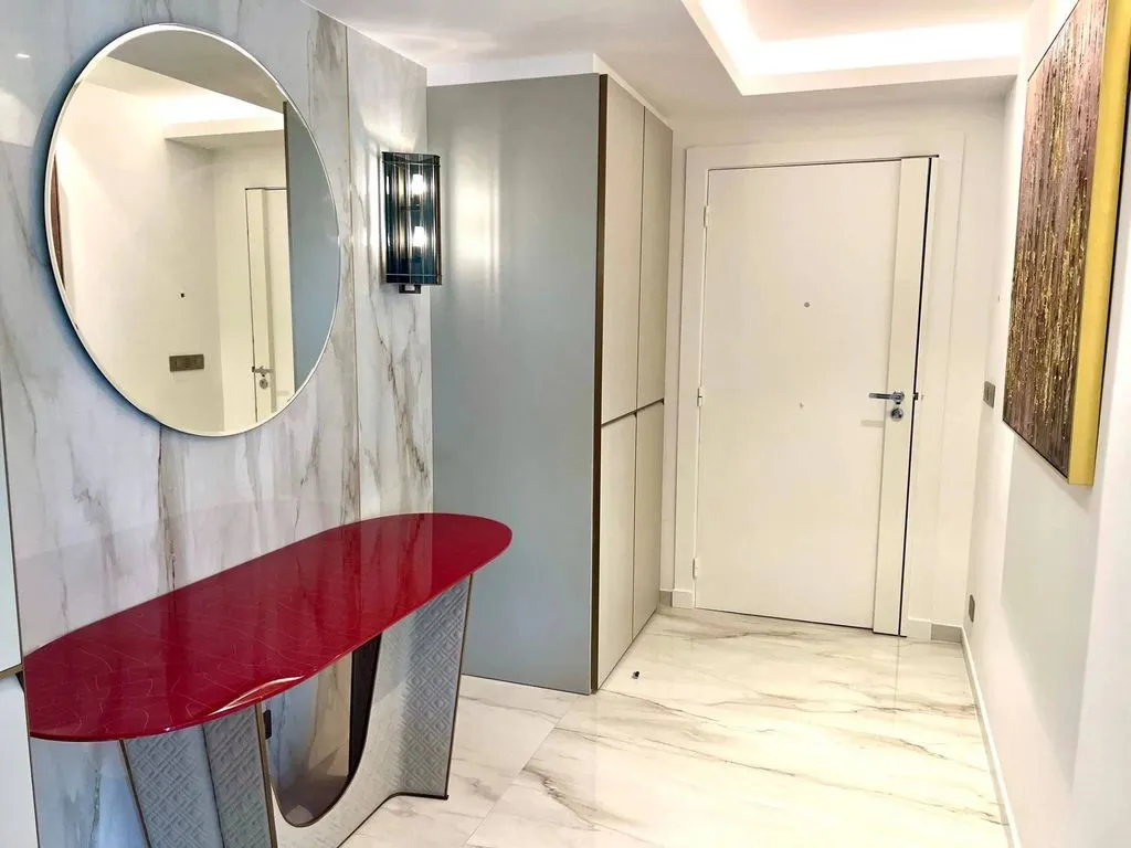 Esik - 2-Bedroom Apartment with Sea View in Cannes Croisette