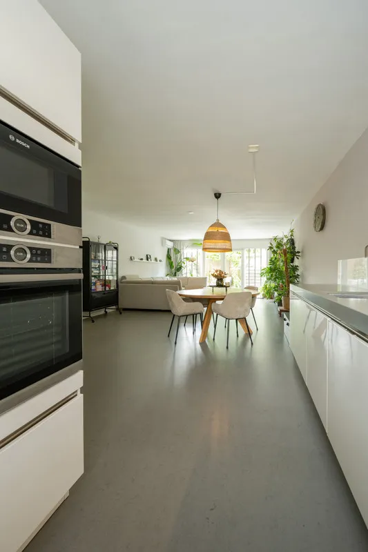 Köök - Spacious Semi-detached House with Garden in Leerdam