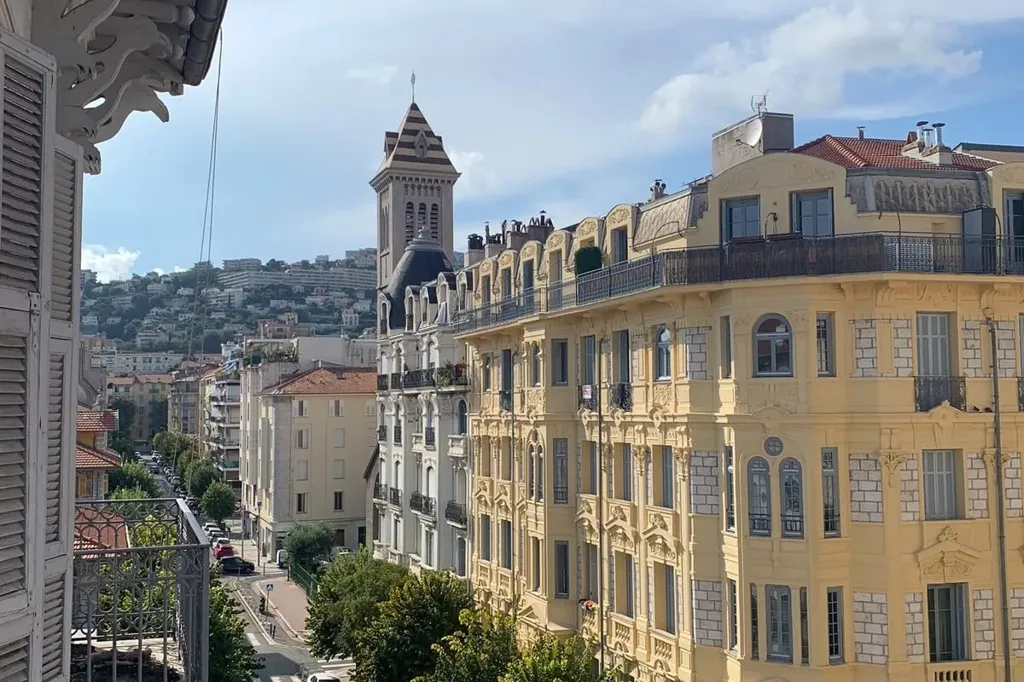 Välivaade - 3-Bedroom Apartment with Balconies in Nice