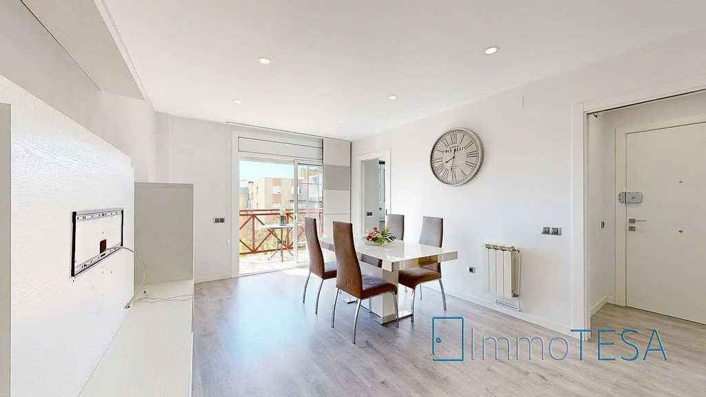 Salle à manger - Apartment with Balcony in Parc d’Europa