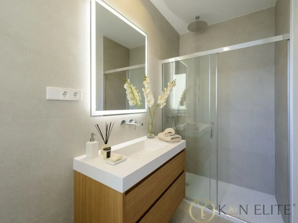 Salles de bain - Luxury Flat with Home Automation in Almagro, Madrid