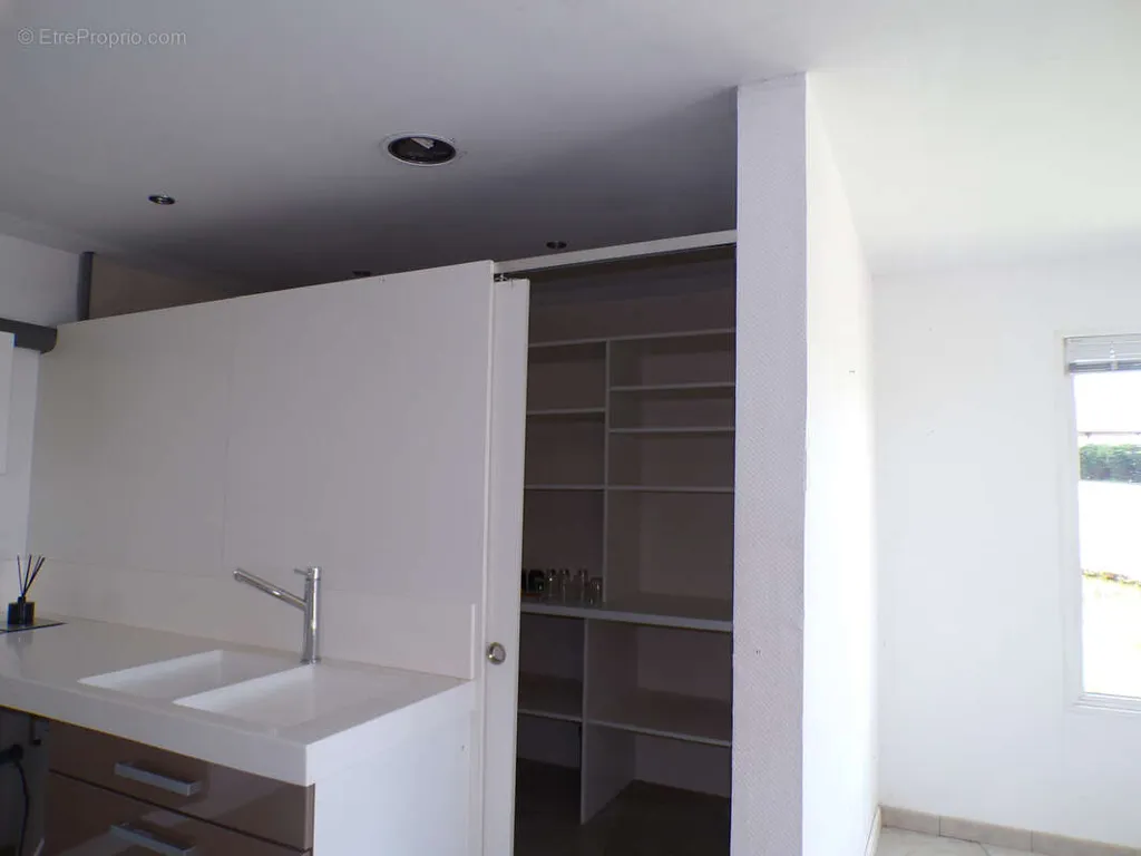 Pièces - Maison Ossature Bois avec Espace Professionnel sur Axe Passant