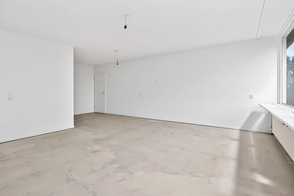 Pièces - 4-Bedroom Apartment with Balcony in Overvecht